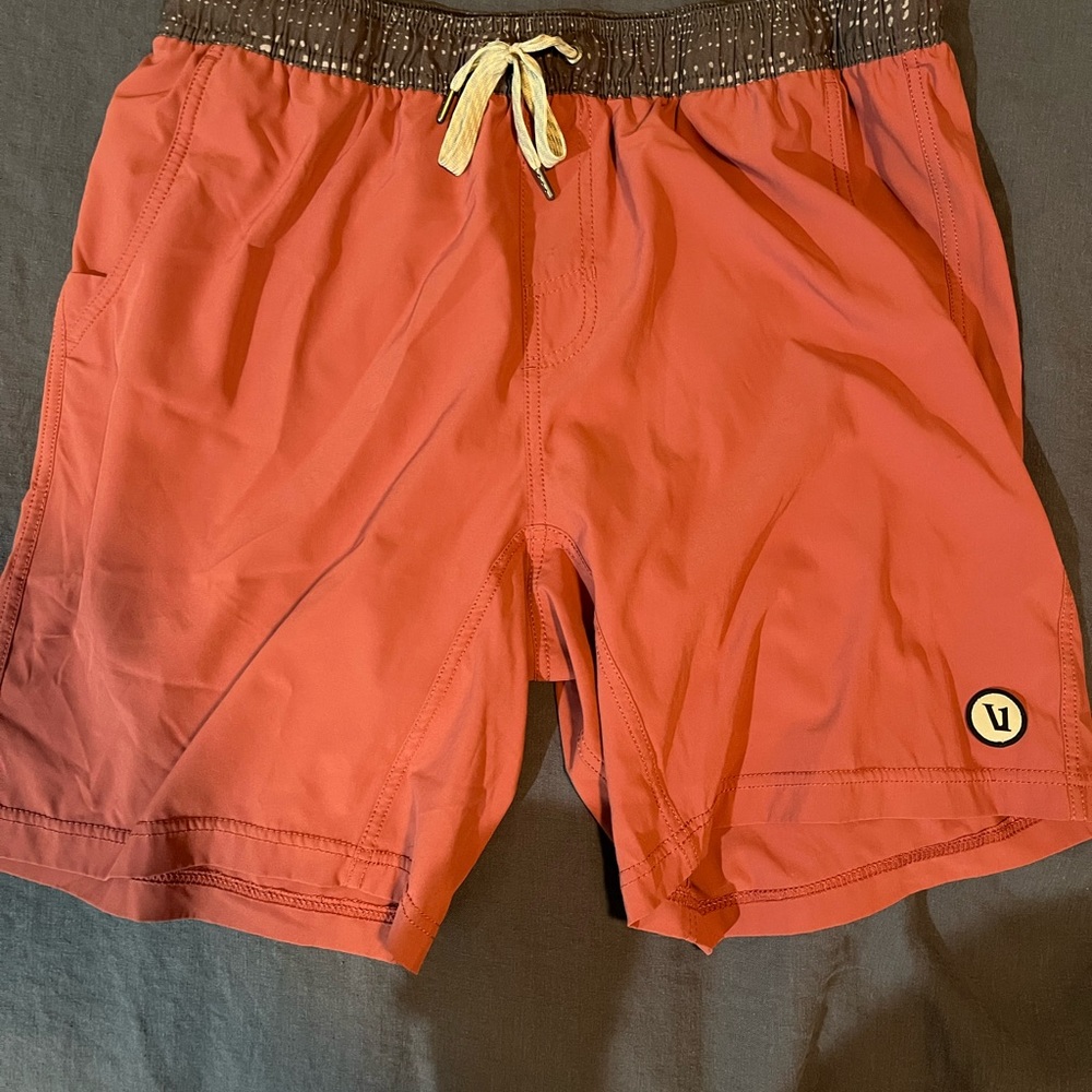 Men XL Vuori shorts with liner. Like new